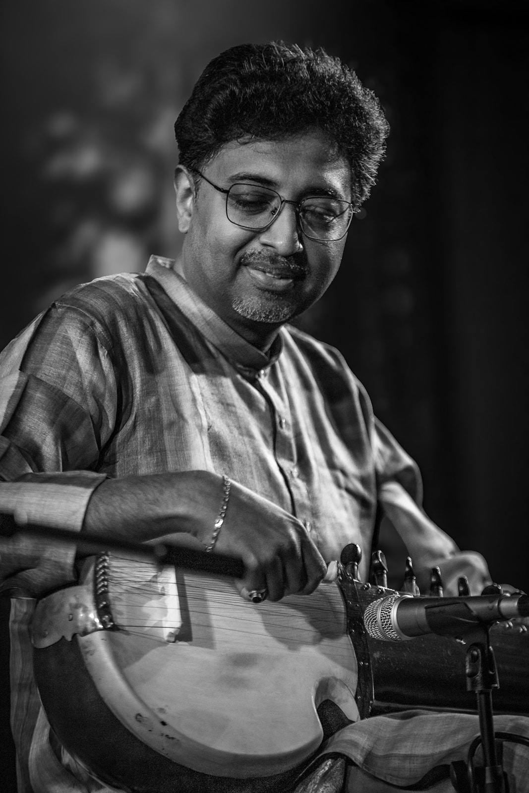 Abhisek Lahiri at the sarod
